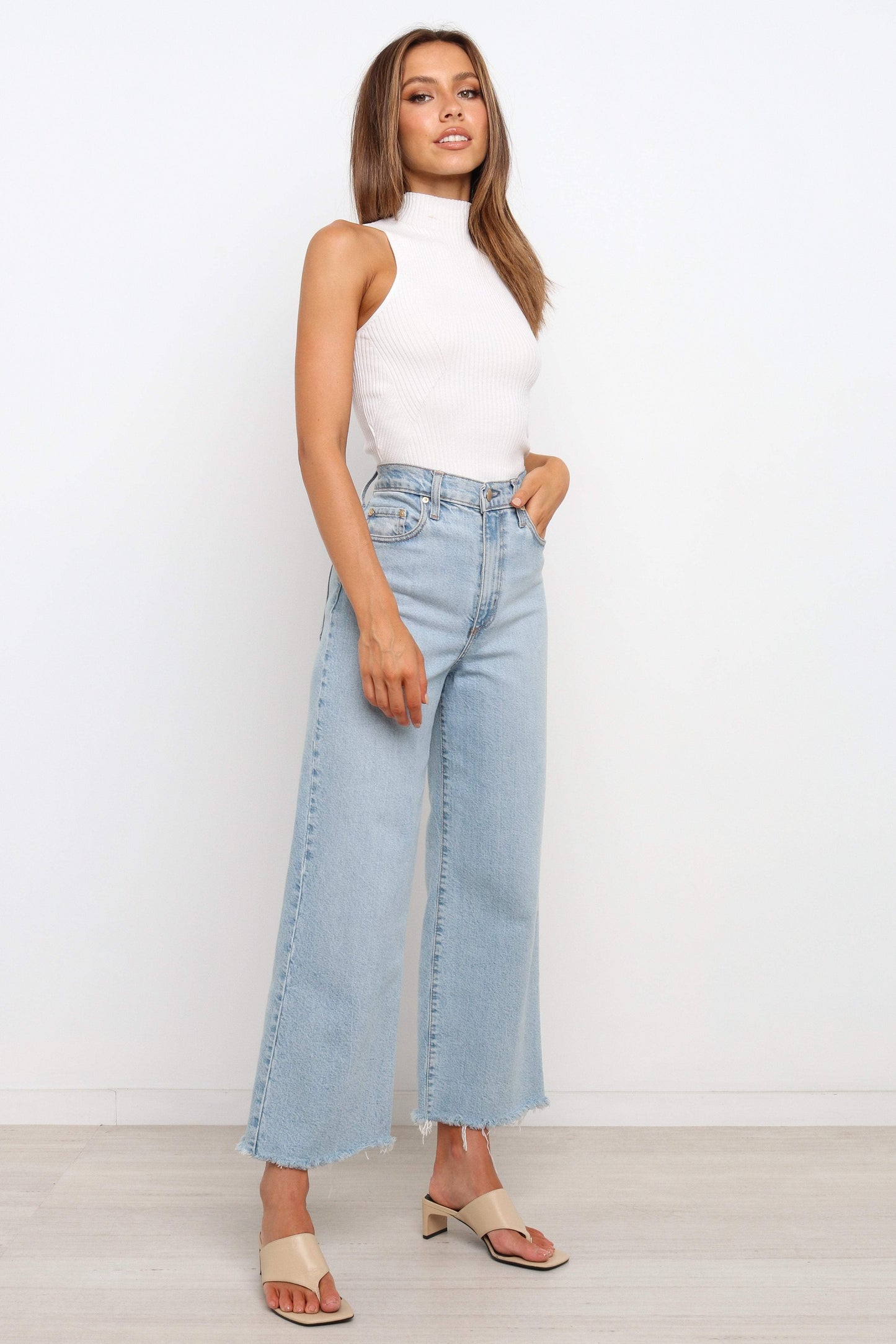 Cropped Mockneck Ribbed Stretch Top